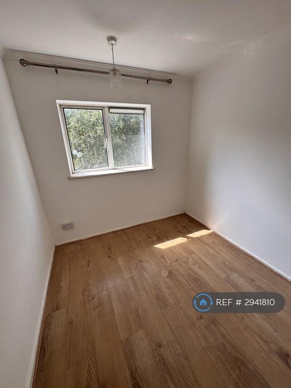 Flat Beaconsfield Road in Greater London