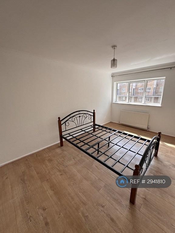 Flat Beaconsfield Road in Greater London
