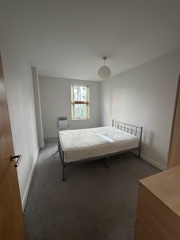 Room Hornbeam Way in Manchester