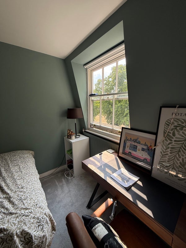 Room Highbury Place in Greater London