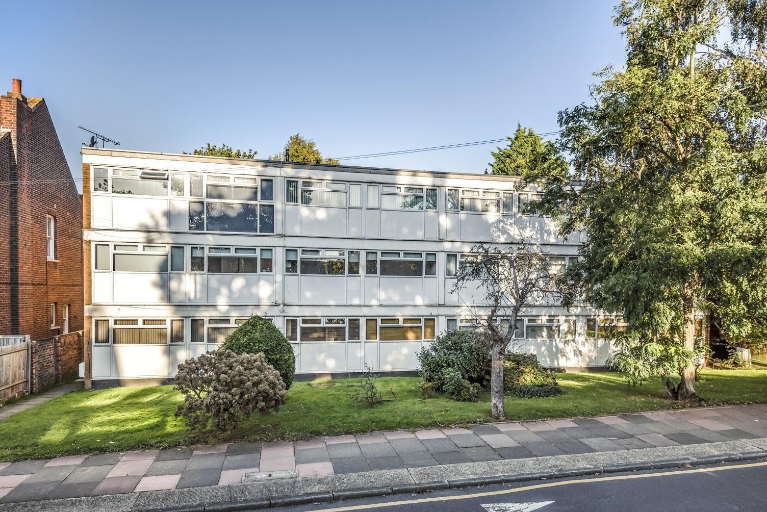 Flat Birchwood Avenue in Greater London
