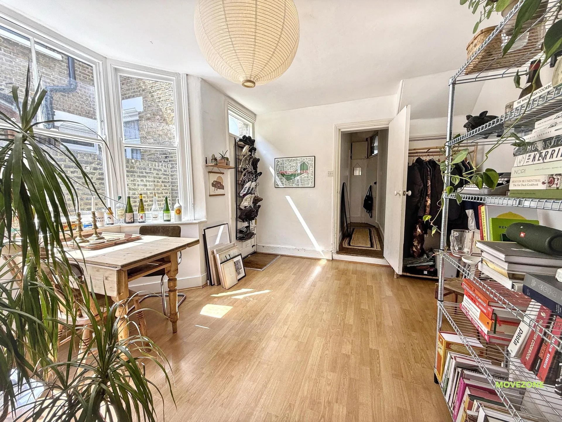 Flat Ivydale Road in Greater London