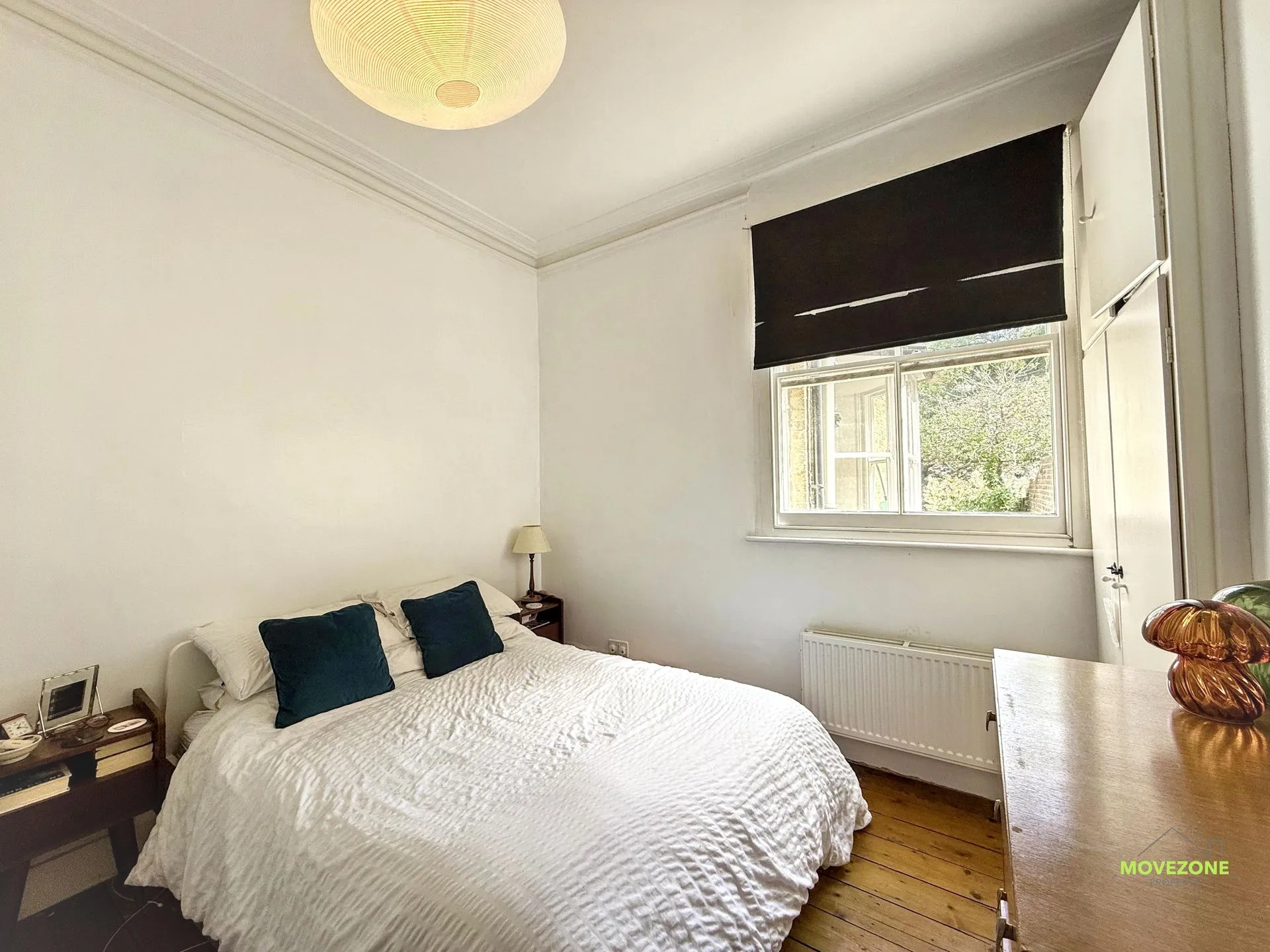 Flat Ivydale Road in Greater London