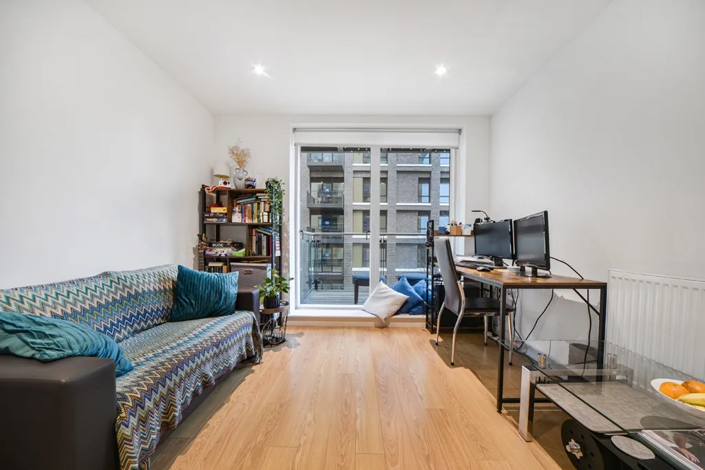 Flat Conington Road in Greater London