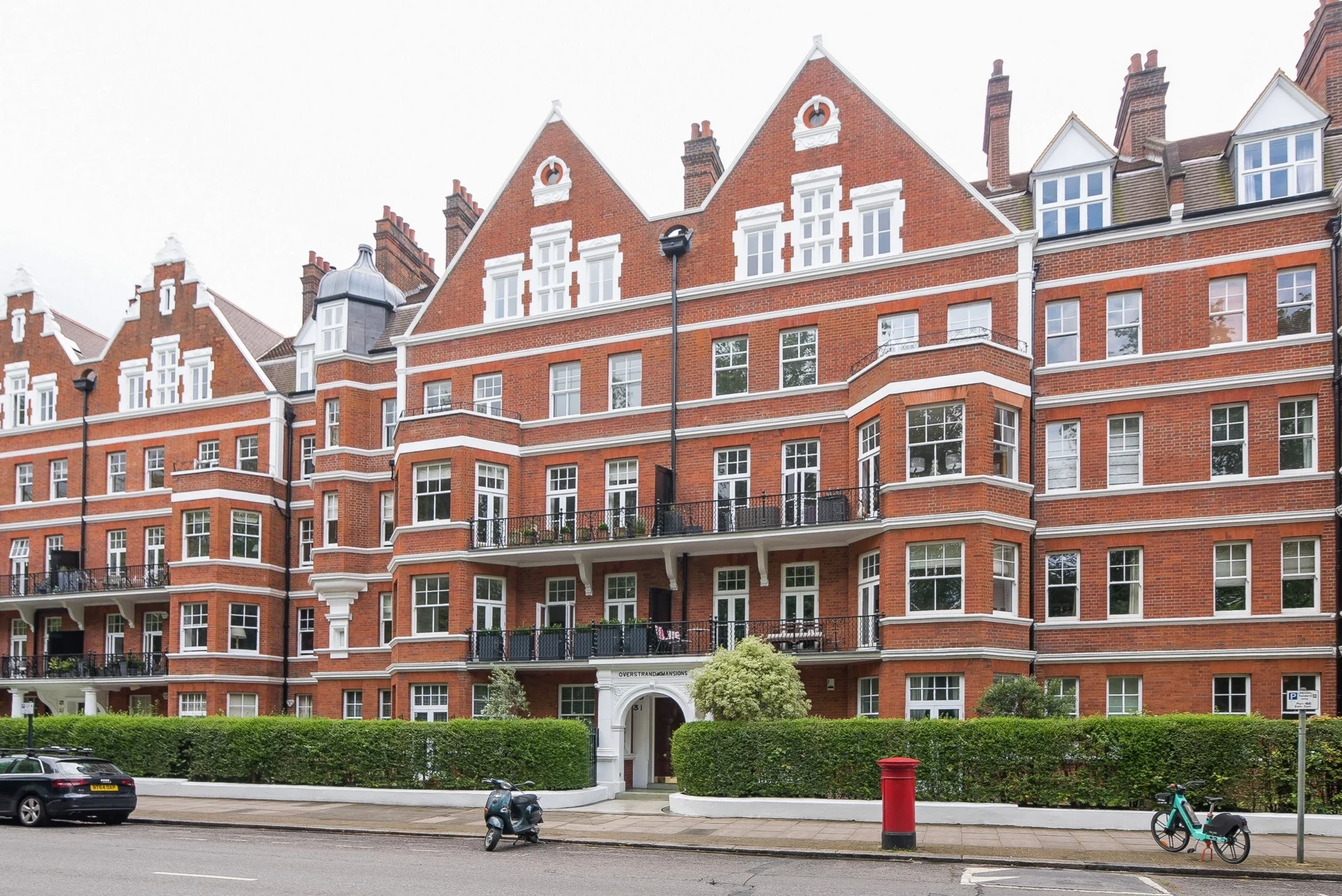 Flat Old York Road in Greater London