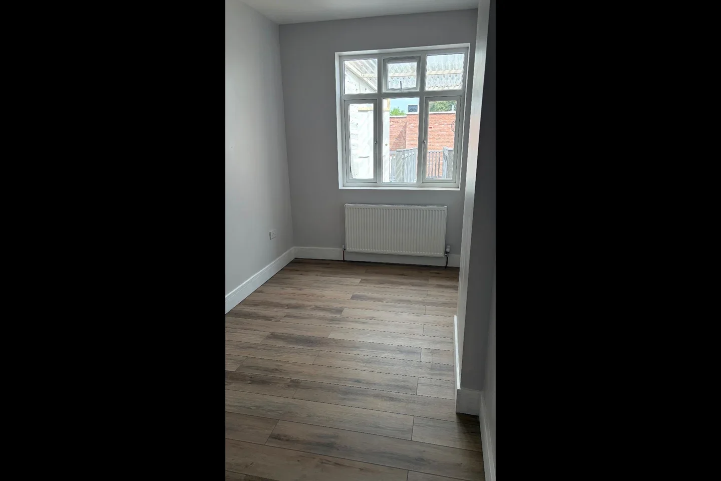 Flat Coombe Lane in Greater London