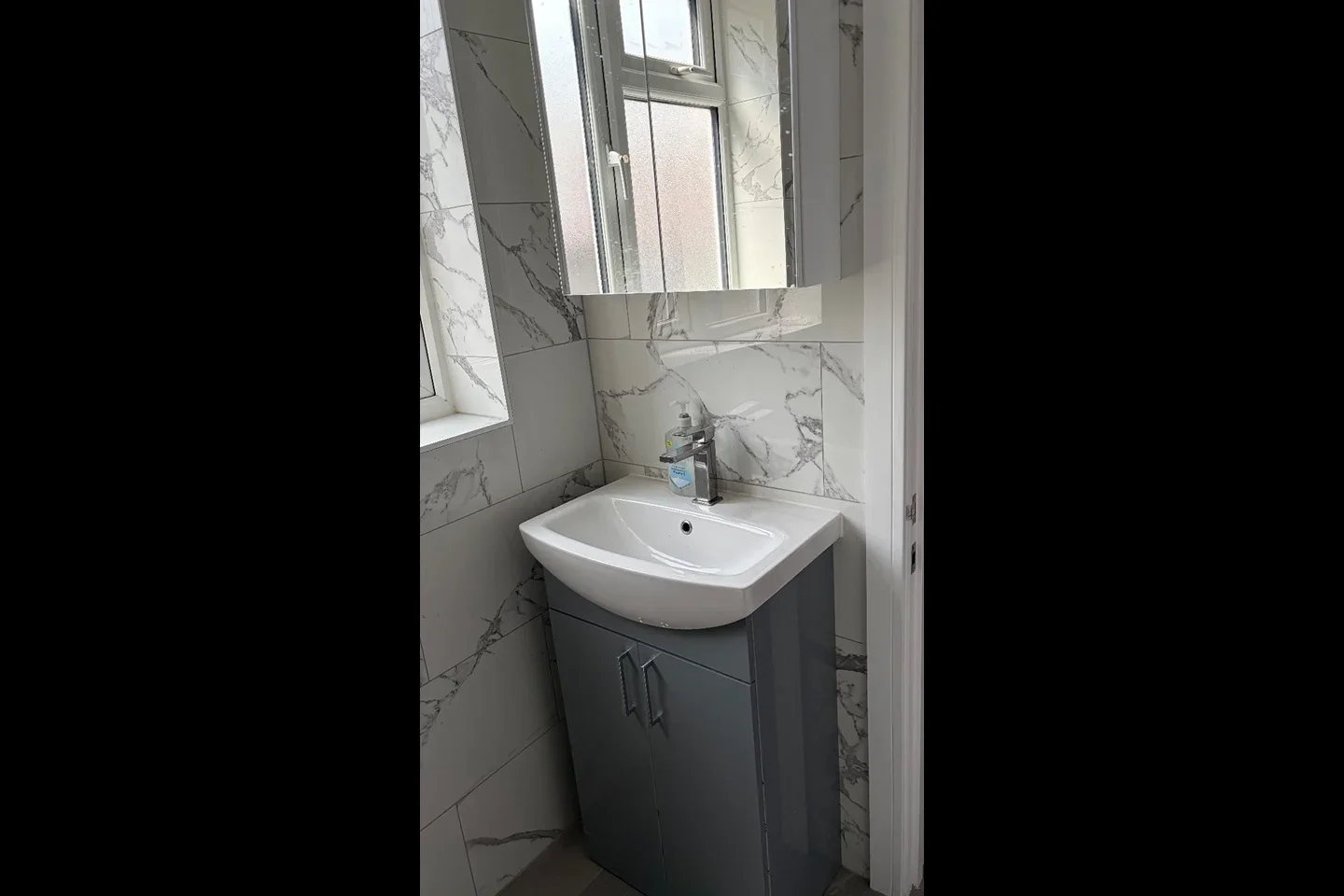 Flat Coombe Lane in Greater London