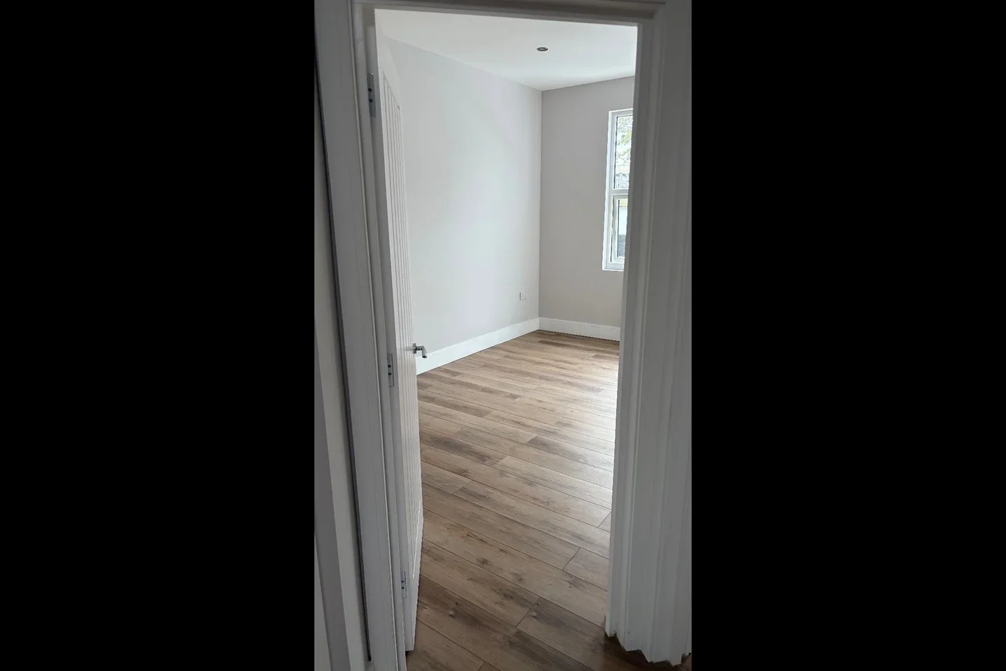 Flat Coombe Lane in Greater London