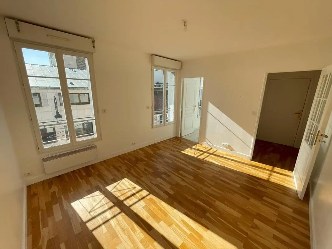 Flat Rue du Bicentenaire in Puteaux