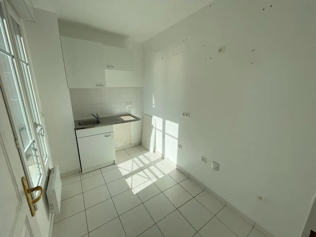 Flat Rue du Bicentenaire in Puteaux