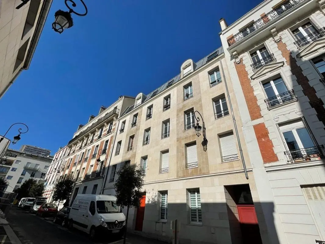 Flat Rue du Bicentenaire in Puteaux