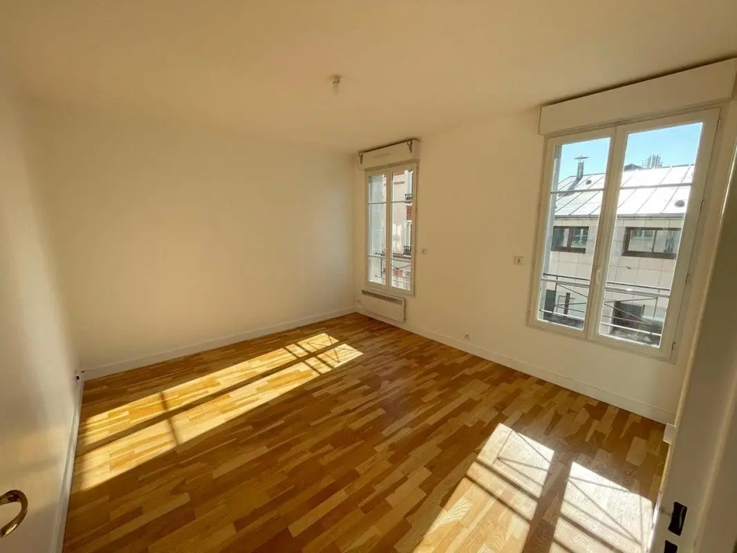 Flat Rue du Bicentenaire in Puteaux