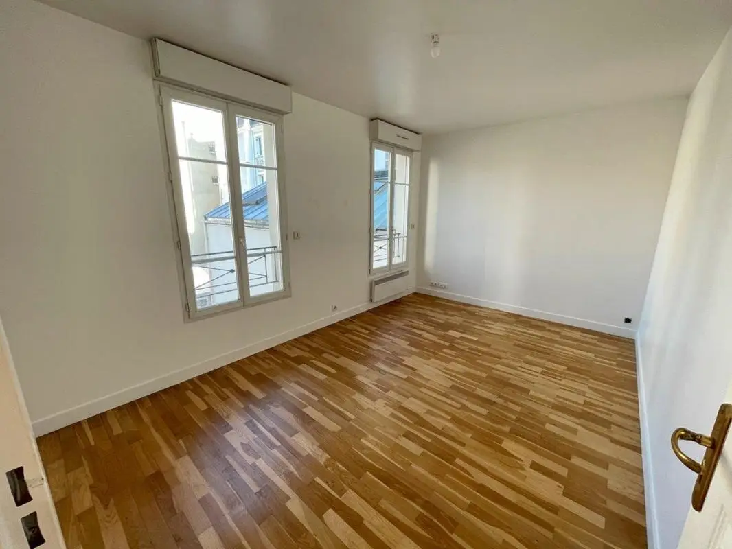 Flat Rue du Bicentenaire in Puteaux