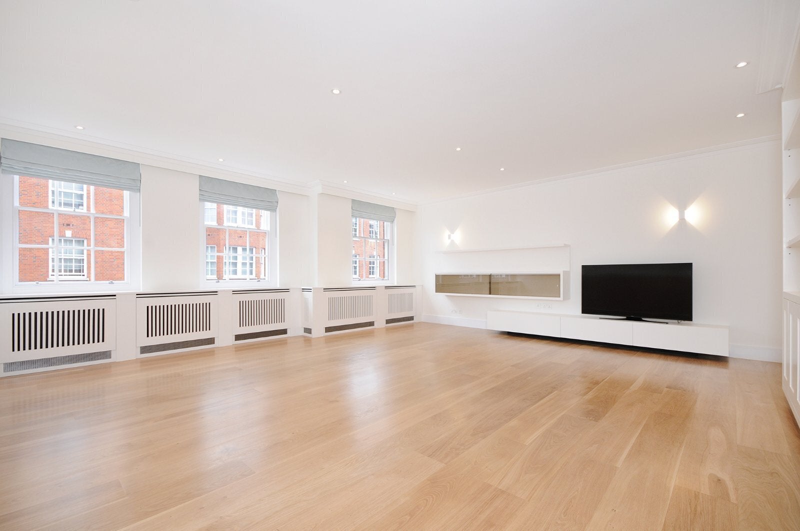 Flat Grosvenor Square in City of Westminster