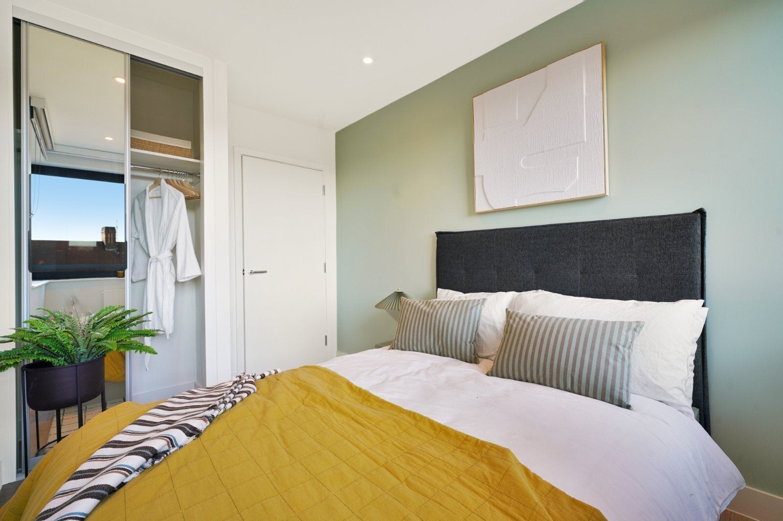 Flat Park Lane in Greater London