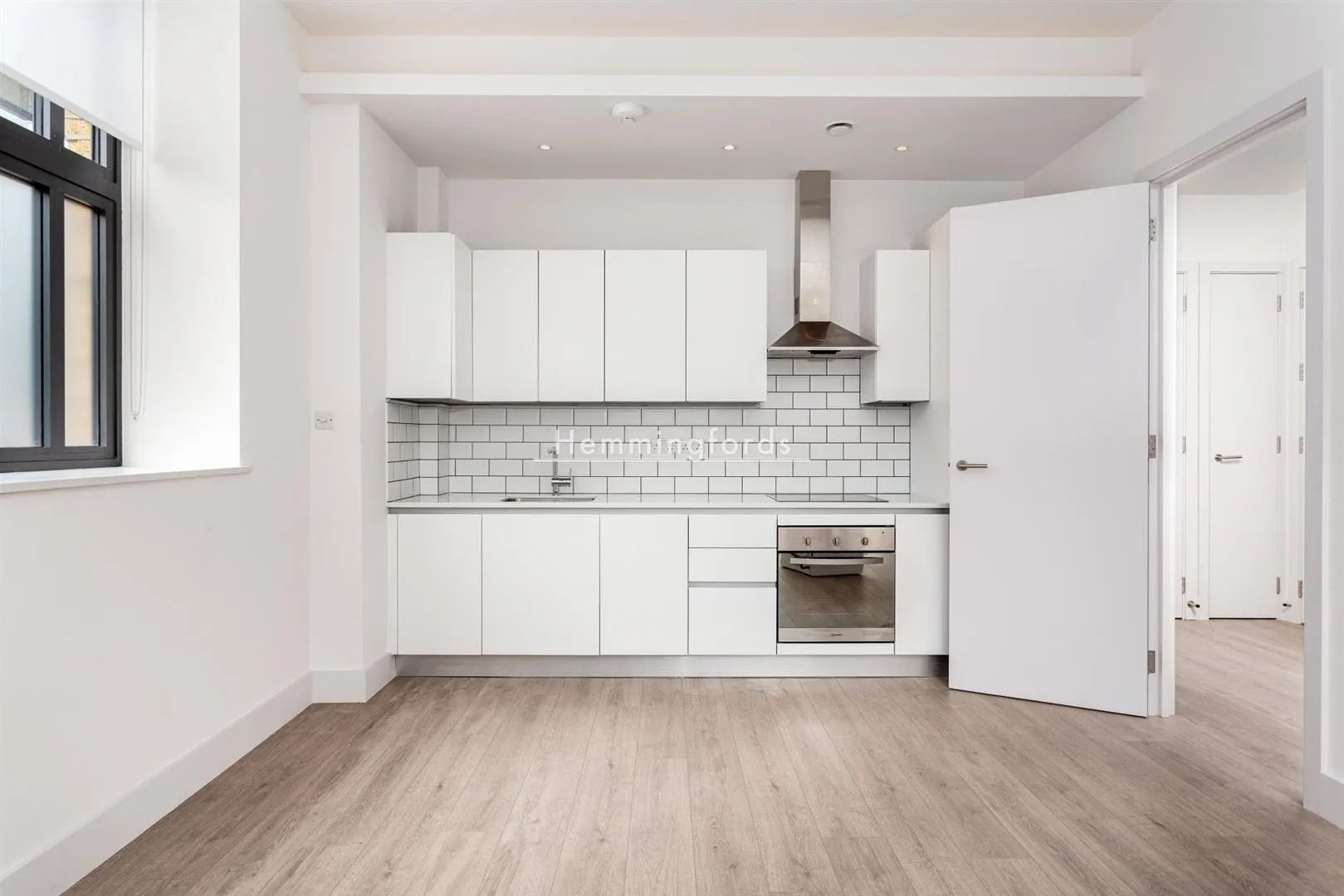 Flat Clarendon Road in Greater London