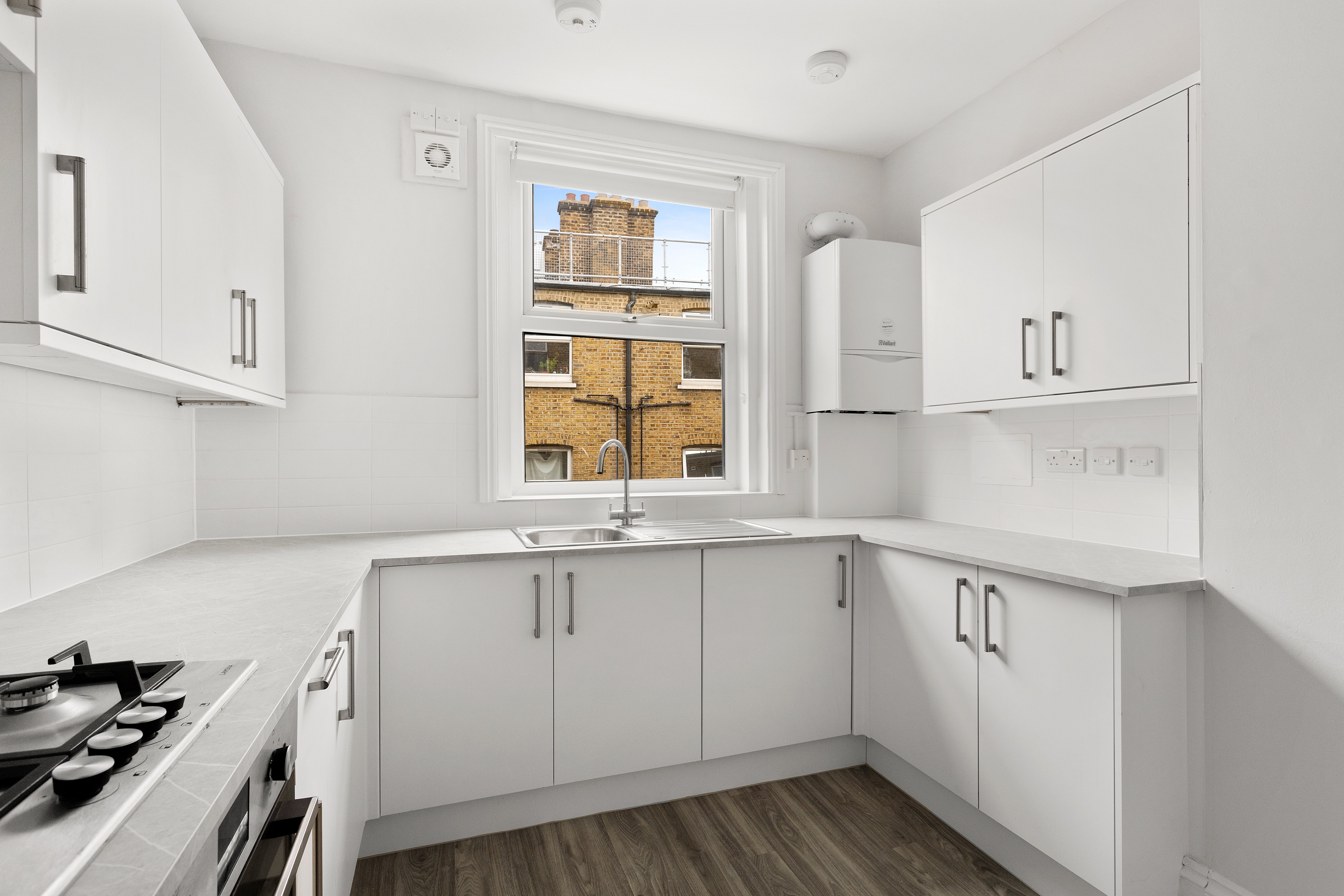Flat Sylvester Road in Greater London