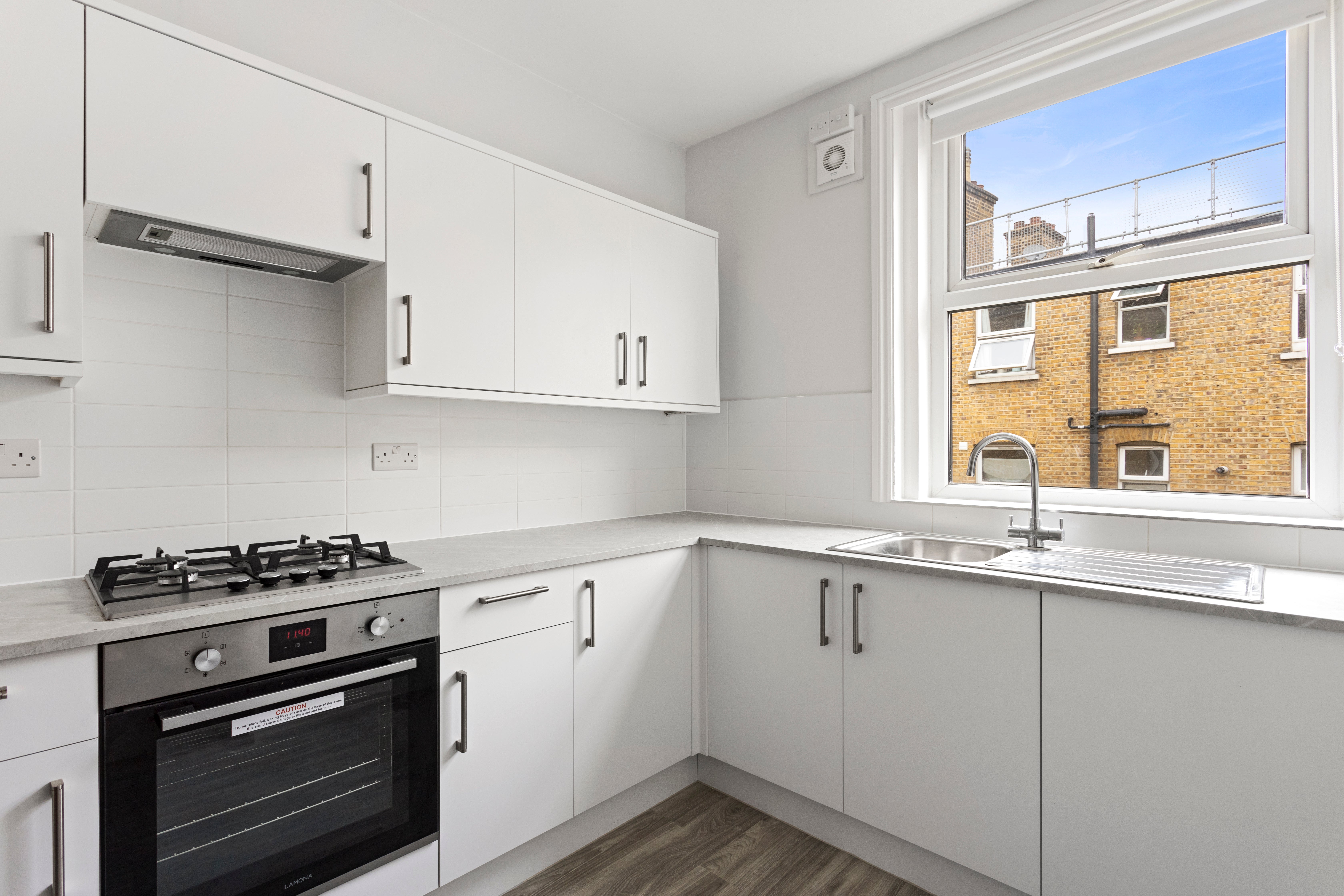Flat Sylvester Road in Greater London