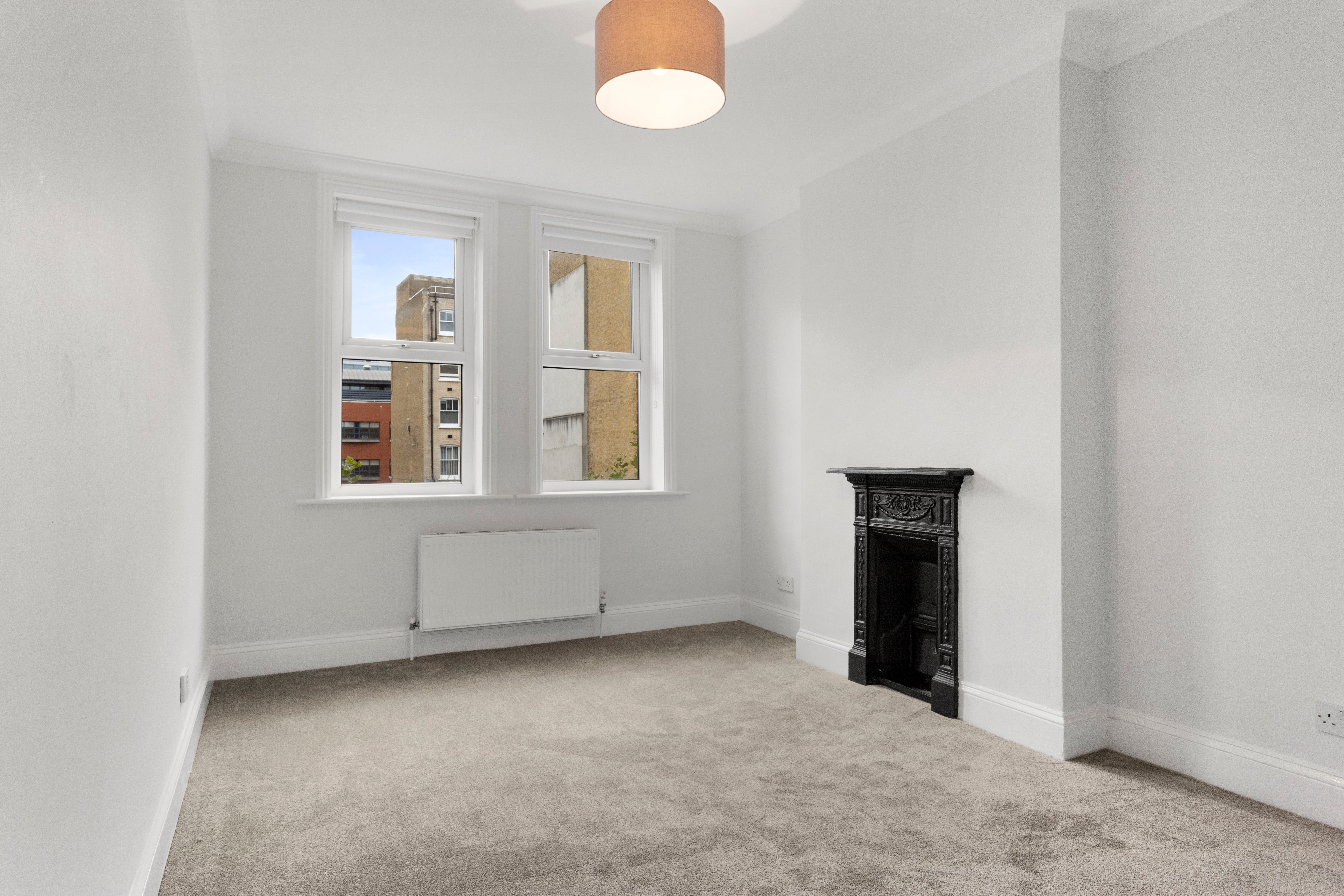Flat Sylvester Road in Greater London