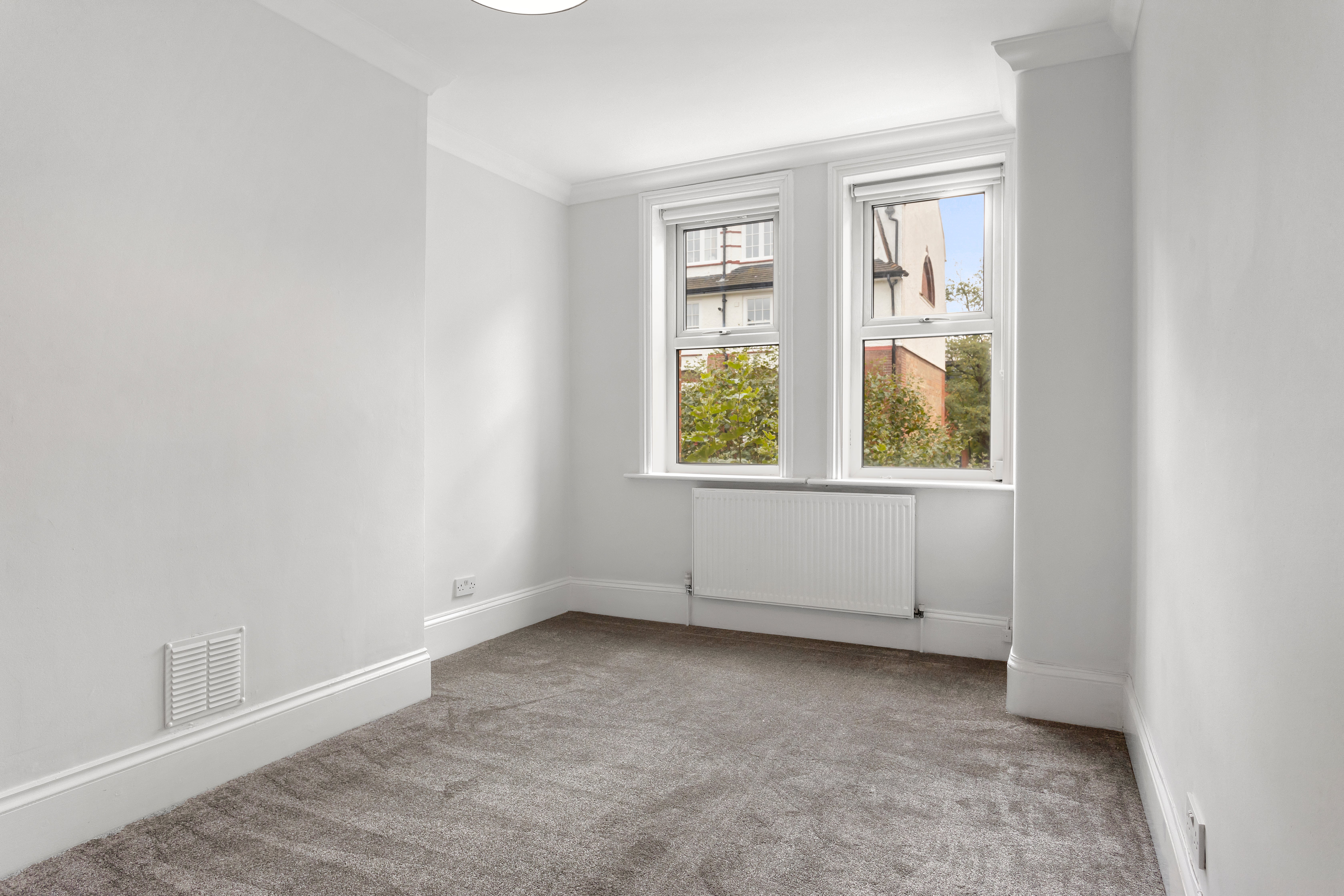 Flat Sylvester Road in Greater London