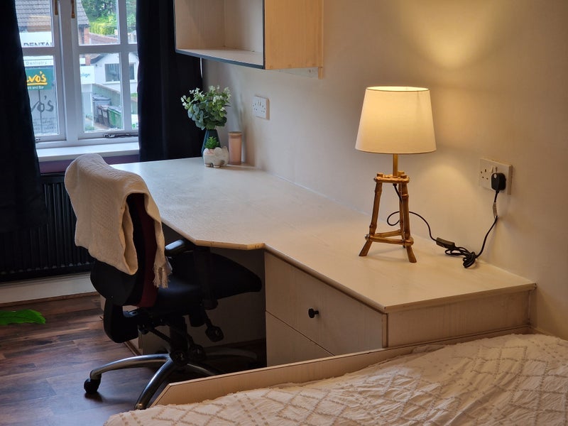 Room Otley Road in Leeds