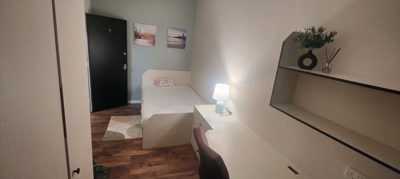 Room Otley Road in Leeds