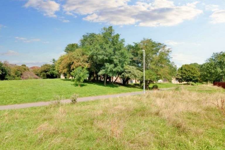 House Harcastle Close in Greater London