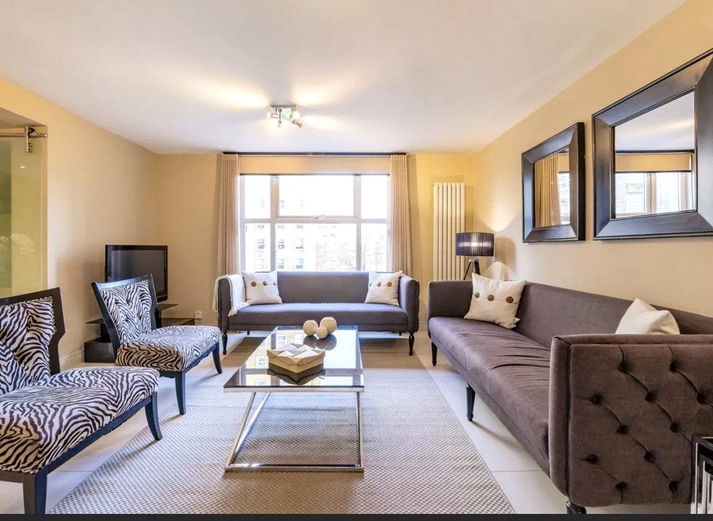 Flat Finchley Road in Greater London