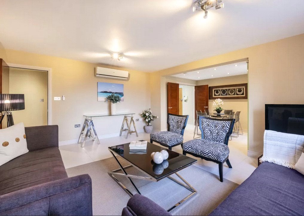 Flat Finchley Road in Greater London