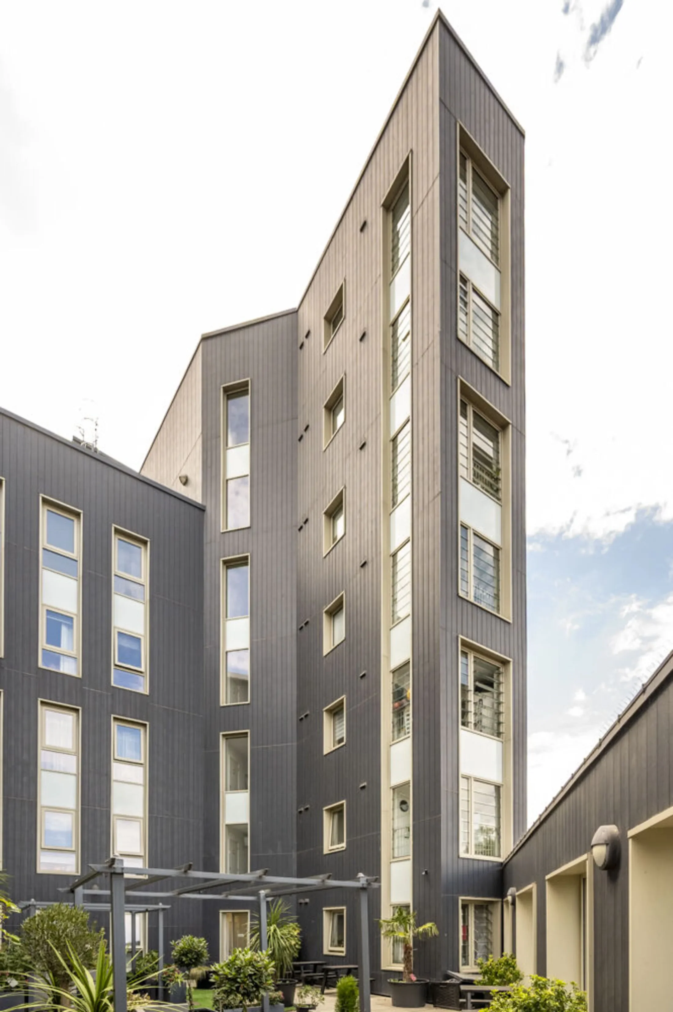 Flat Plaistow Road in Greater London