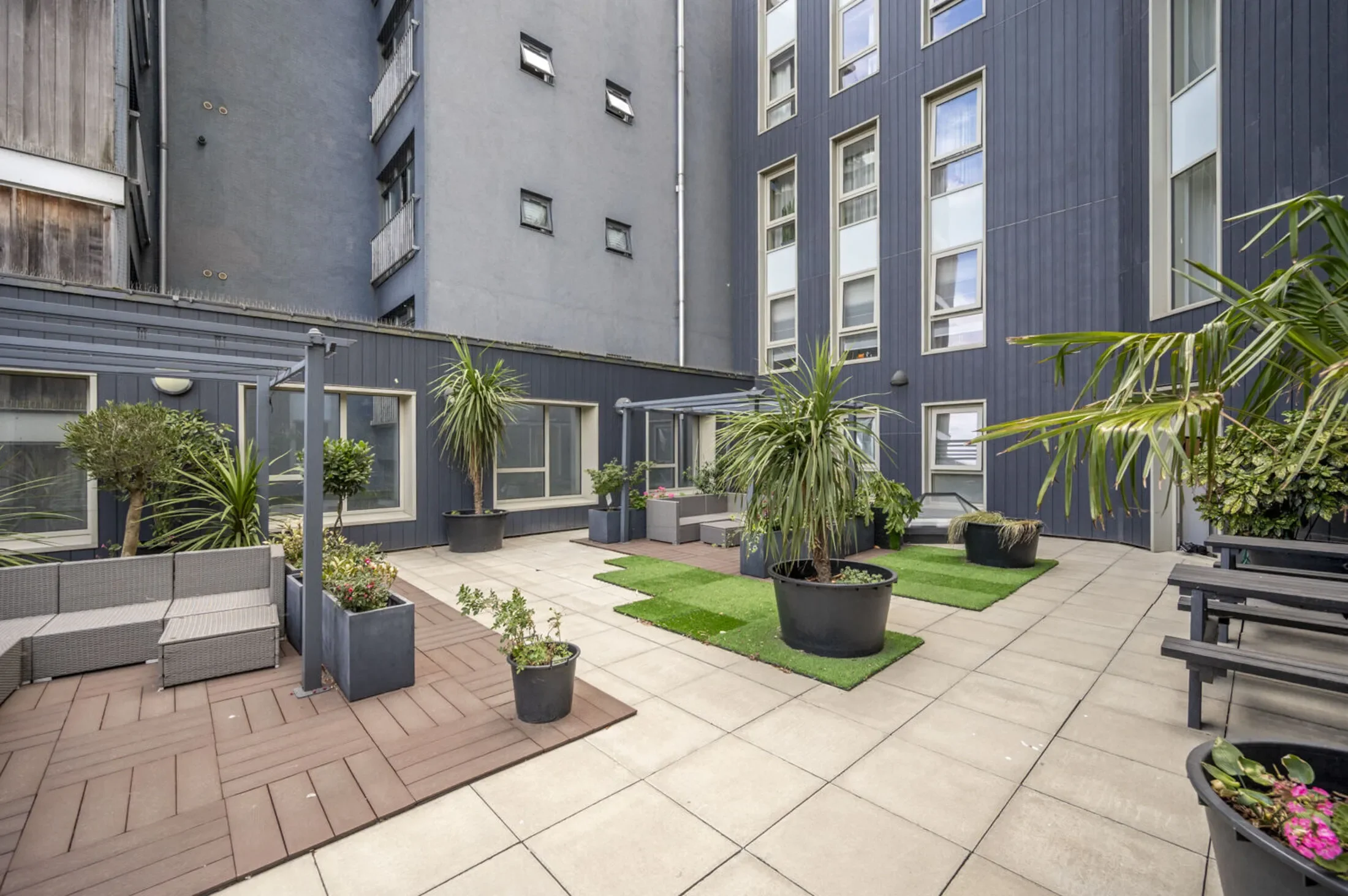 Flat Plaistow Road in Greater London