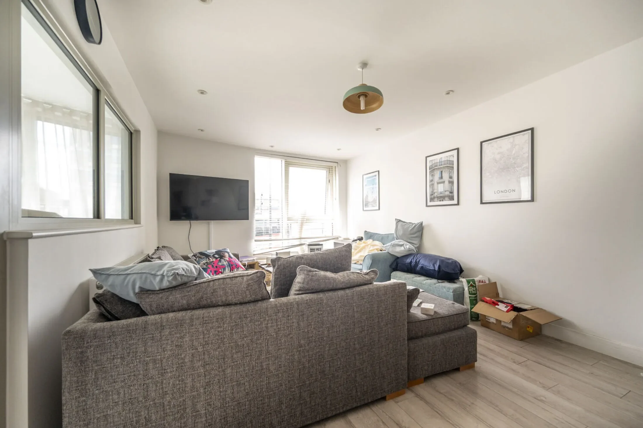 Flat Plaistow Road in Greater London