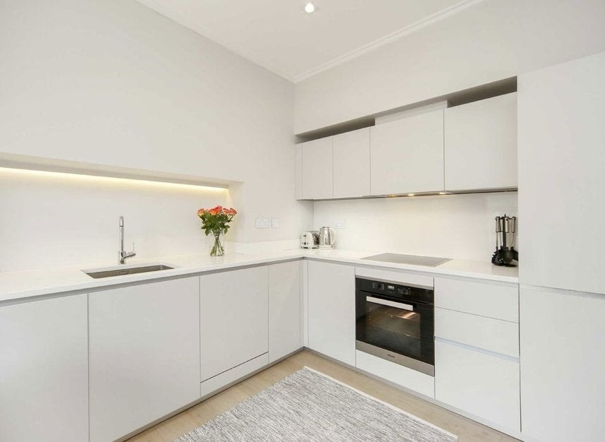 Flat Clanricarde Gardens in Greater London