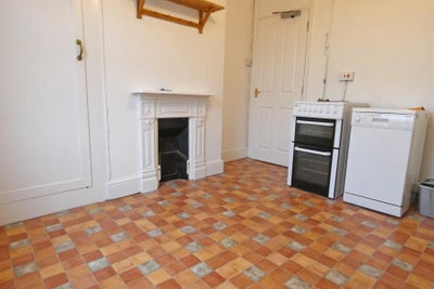 Flat Wyndham Road in Salisbury