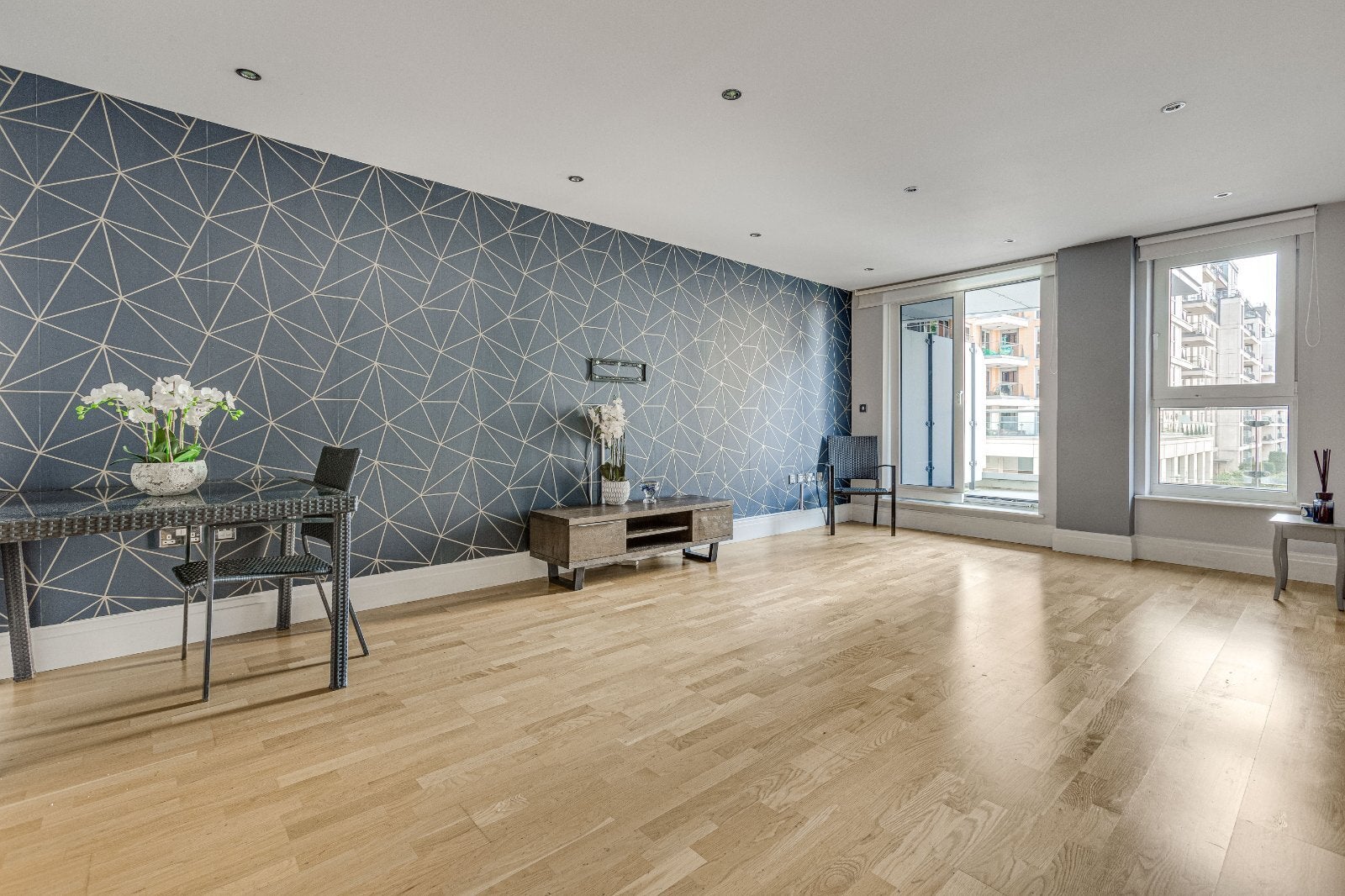 Flat Edenvale Street in Greater London