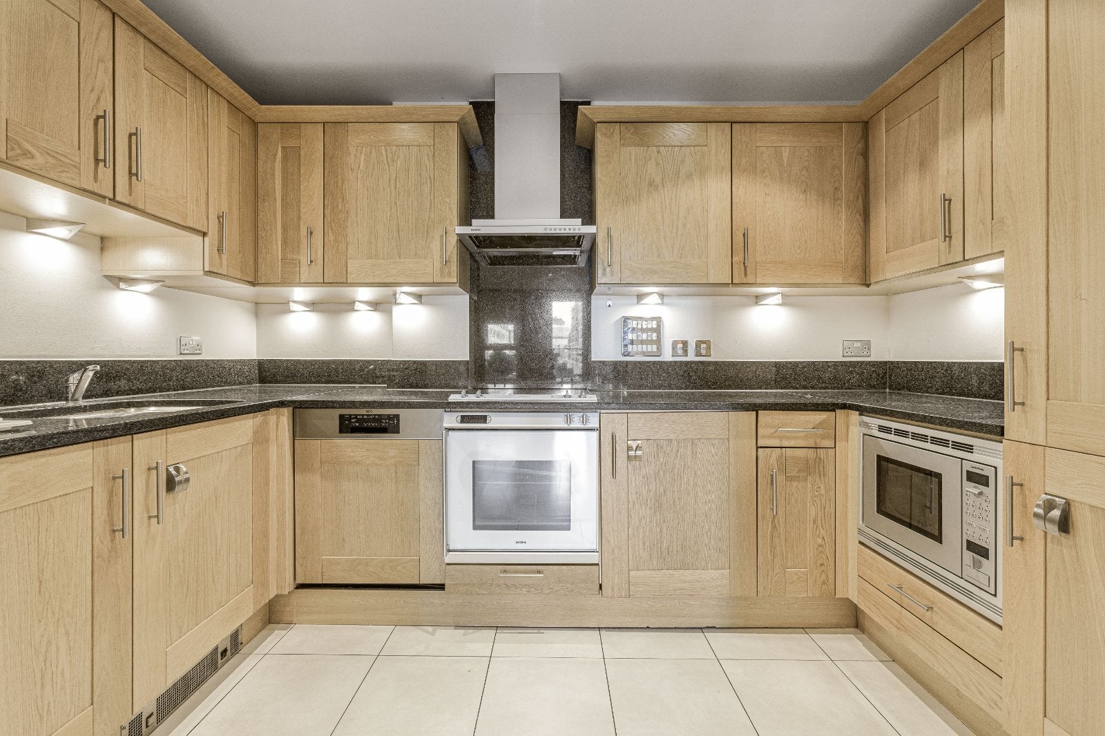 Flat Edenvale Street in Greater London