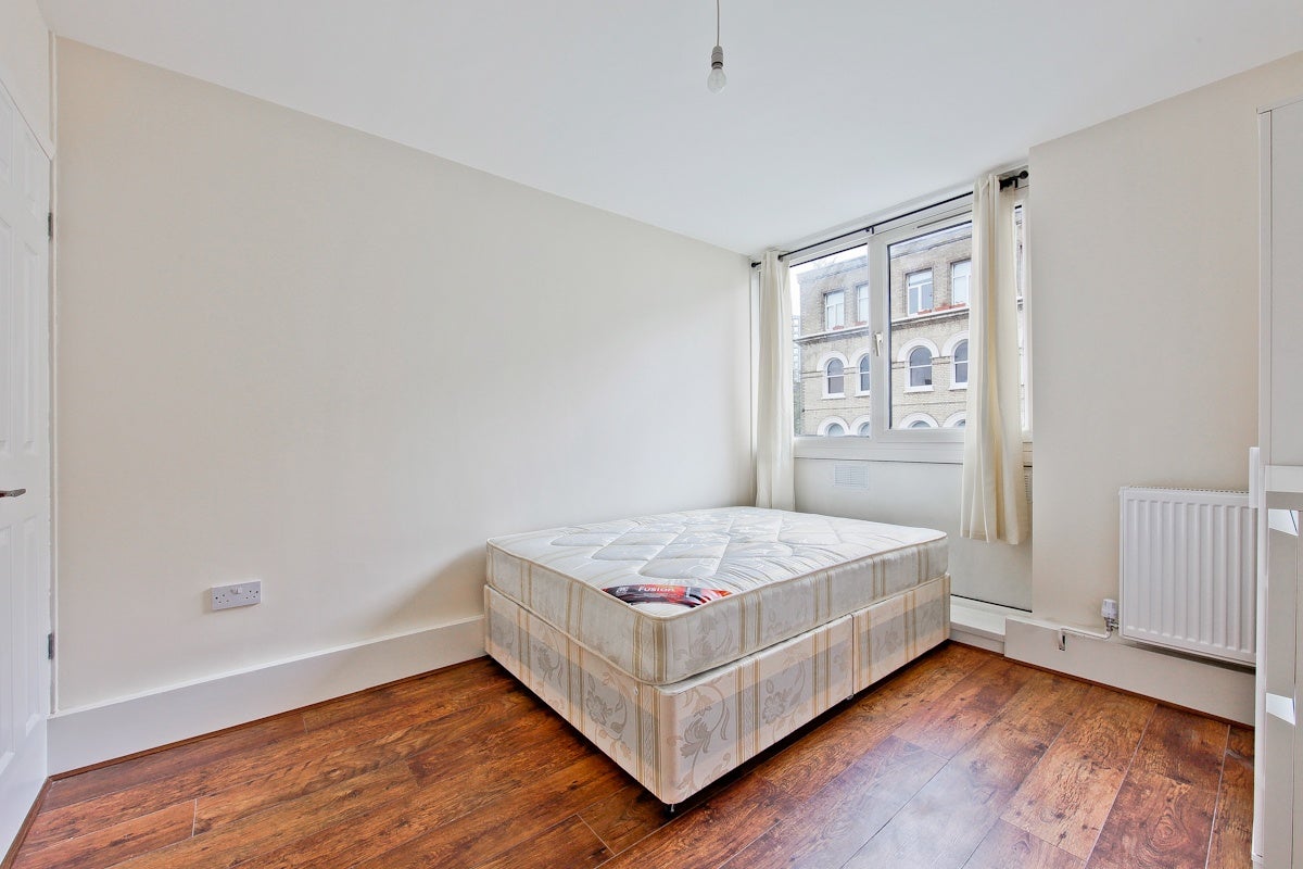 Flat Harper Road in Greater London