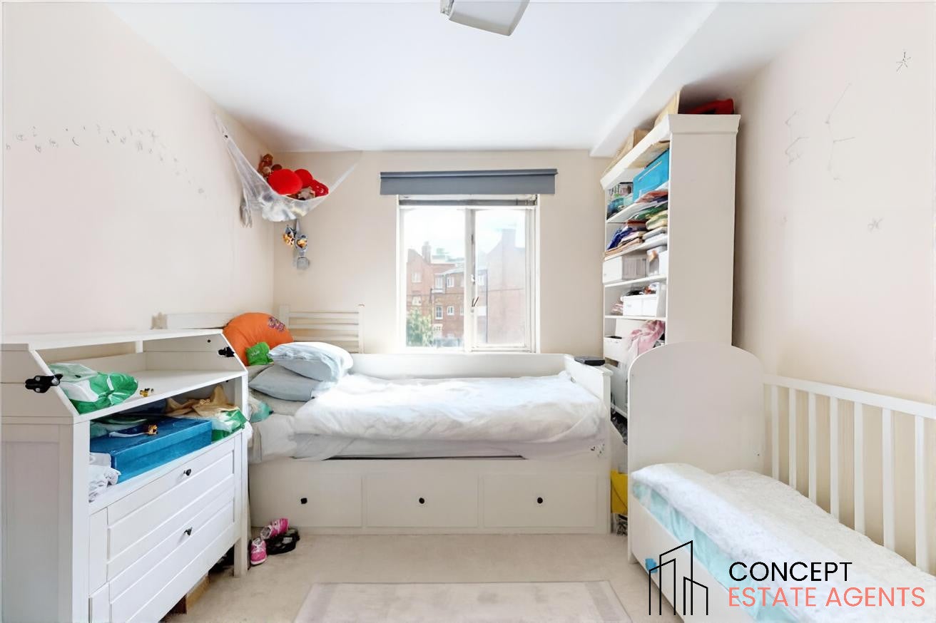 Flat Webber Street in Greater London