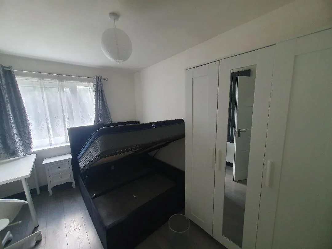Room Albany Close in Greater London