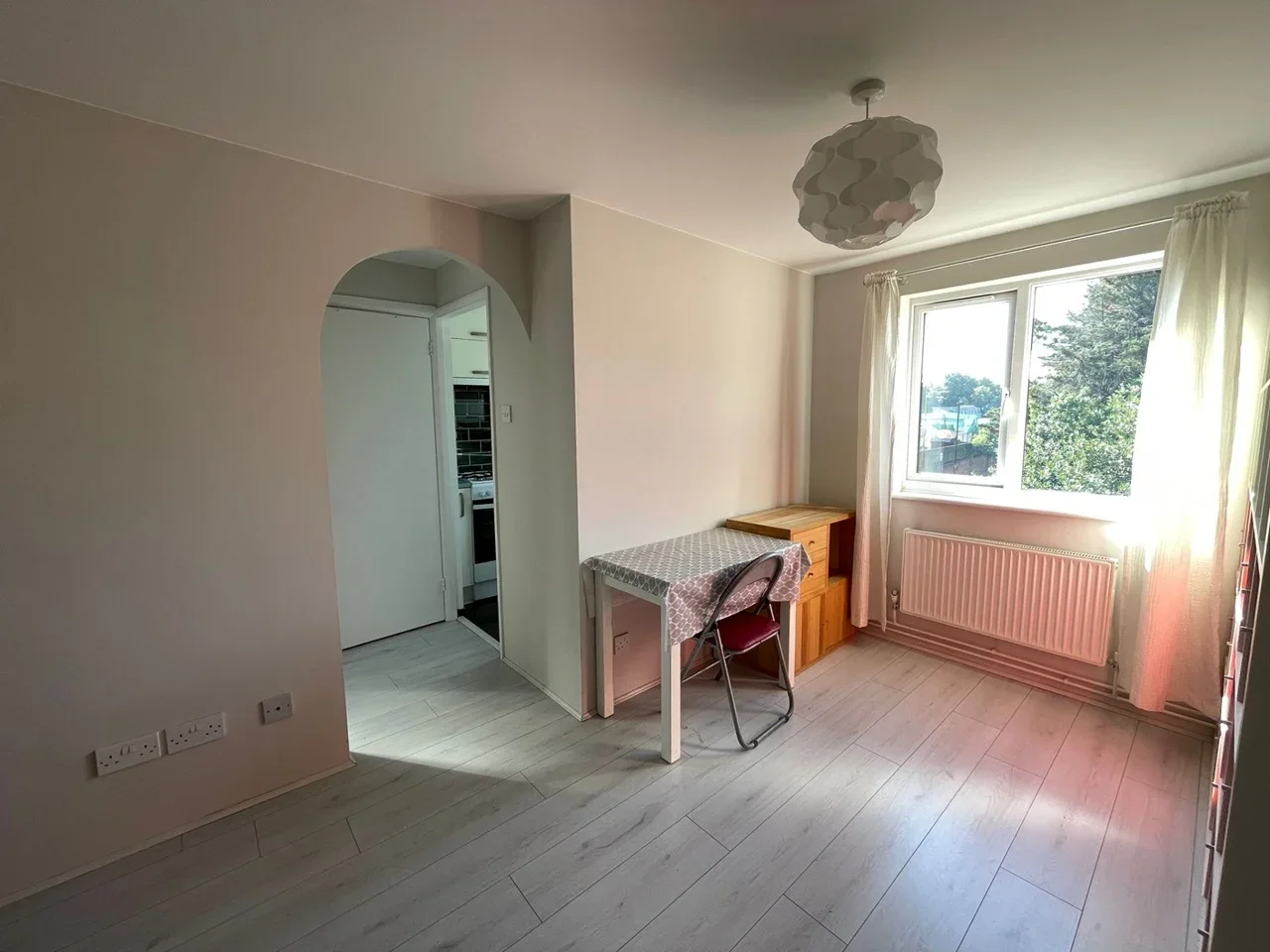 Flat Myers Lane in Greater London