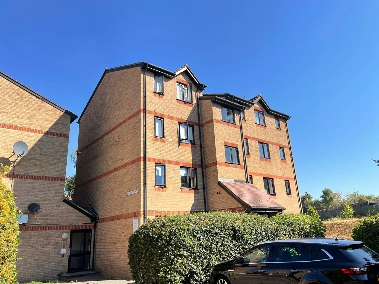 Flat Myers Lane in Greater London