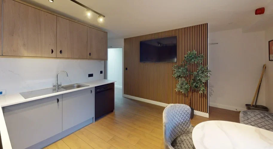 Room Durnford Street in Middleton
