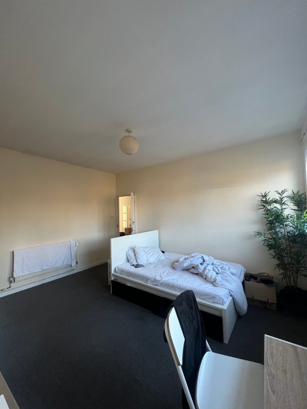 Room Comerford Road in Greater London