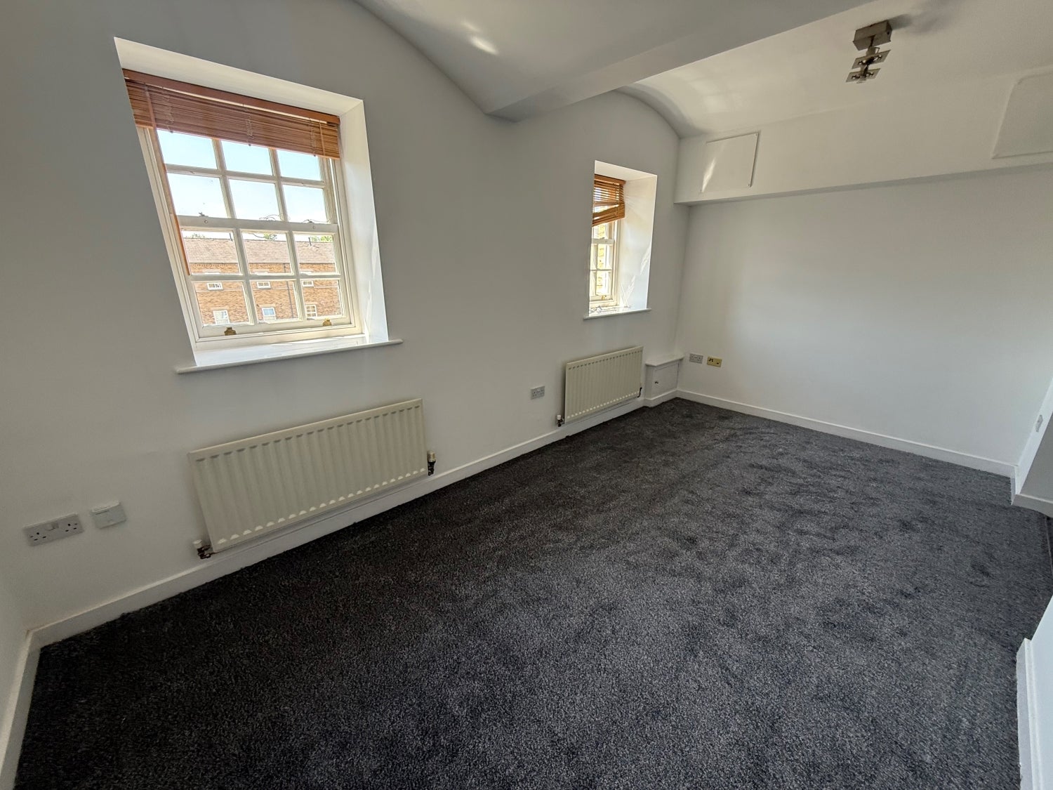 Flat Tuke Grove in Wakefield