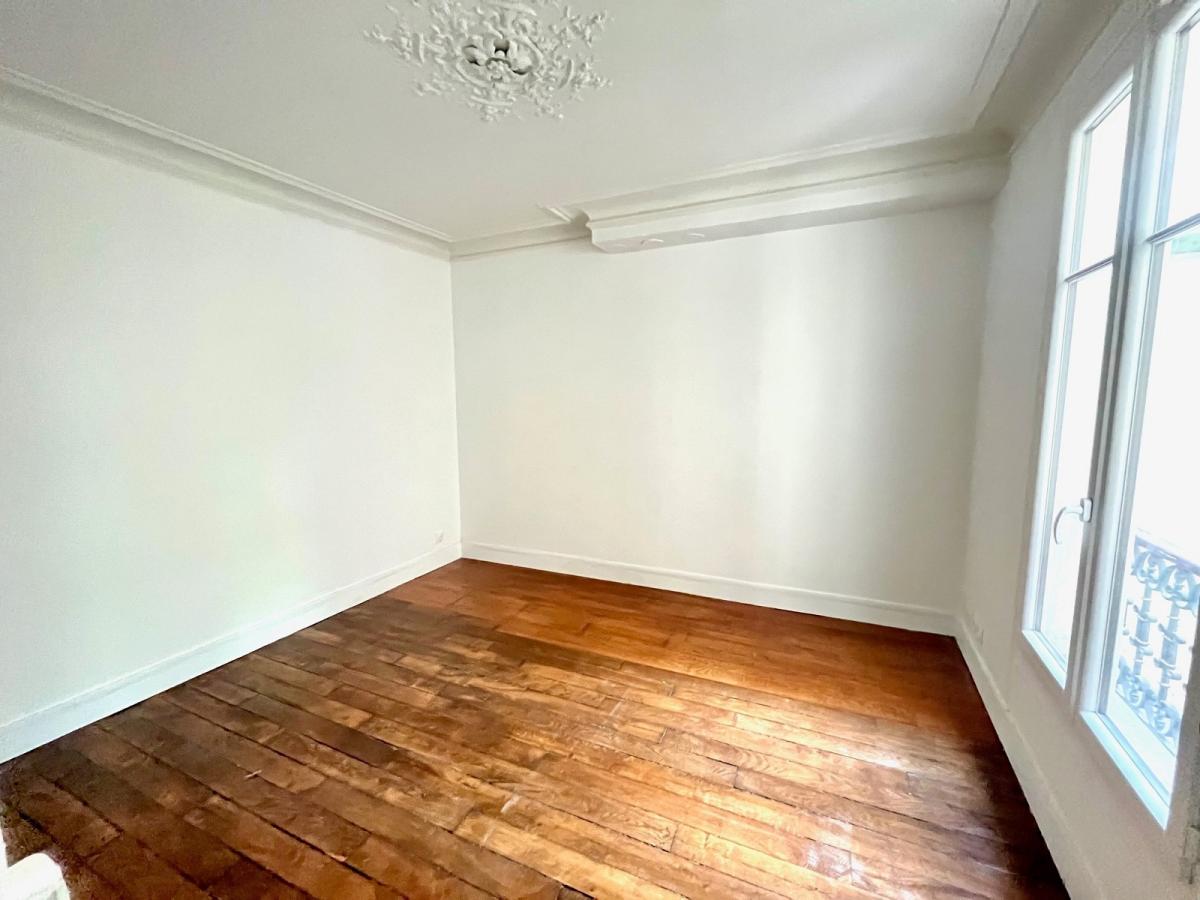 Flat Rue André del Sarte in Paris