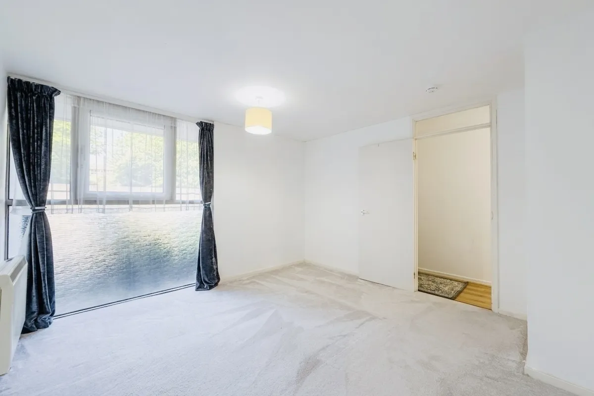 Flat Grange Vale in Greater London