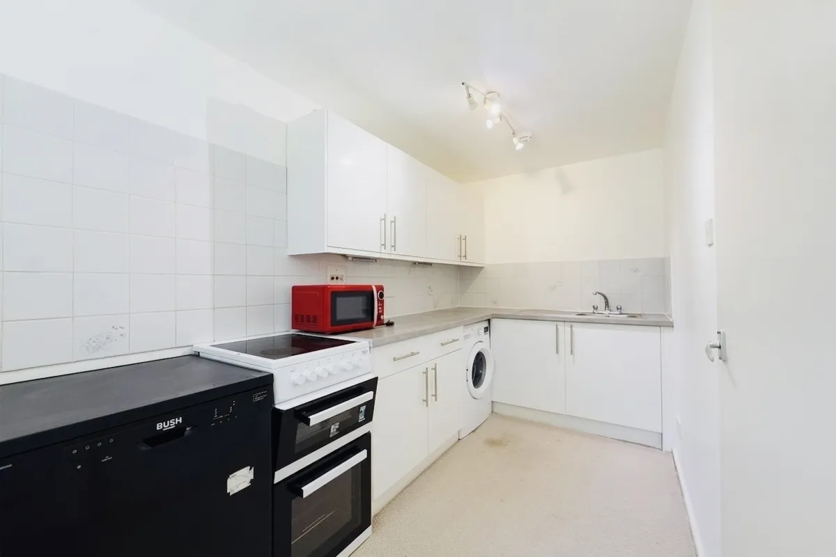 Flat Grange Vale in Greater London