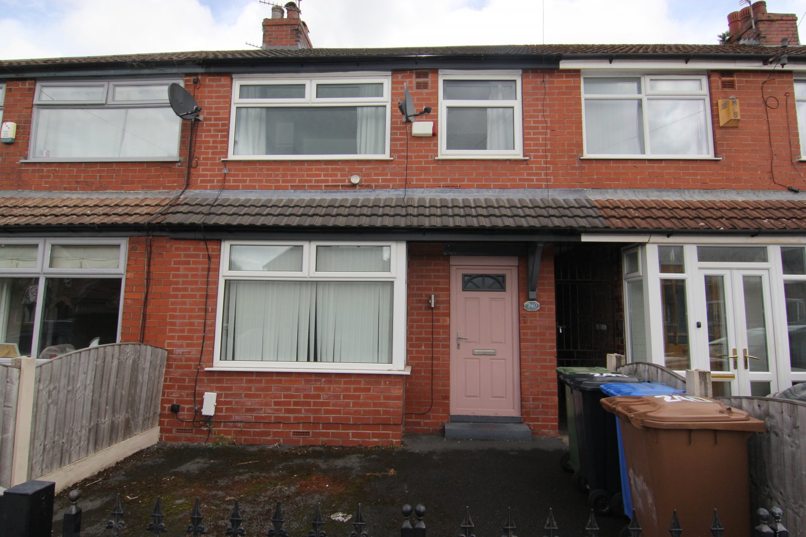House Greenside Lane in Ashton-under-Lyne
