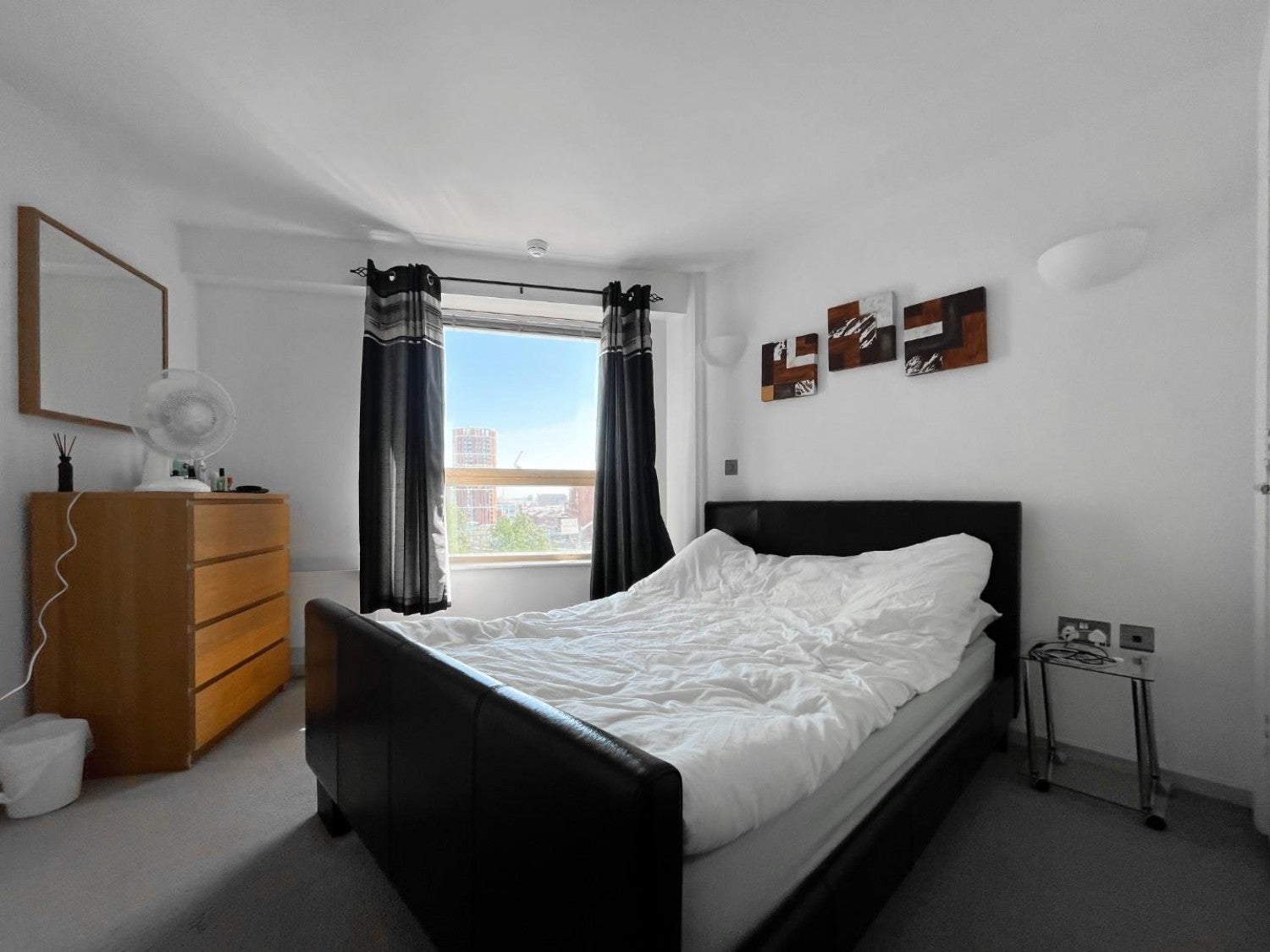 Flat Riverside Way in Leeds
