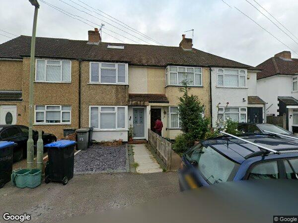 Flat Warwick Avenue in Borough of Runnymede